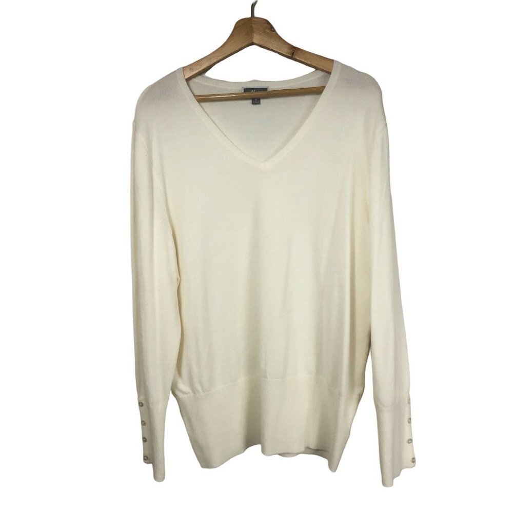 JM Collection White V-Neck Pullover Sweater with Button Accent on Sleeves size X